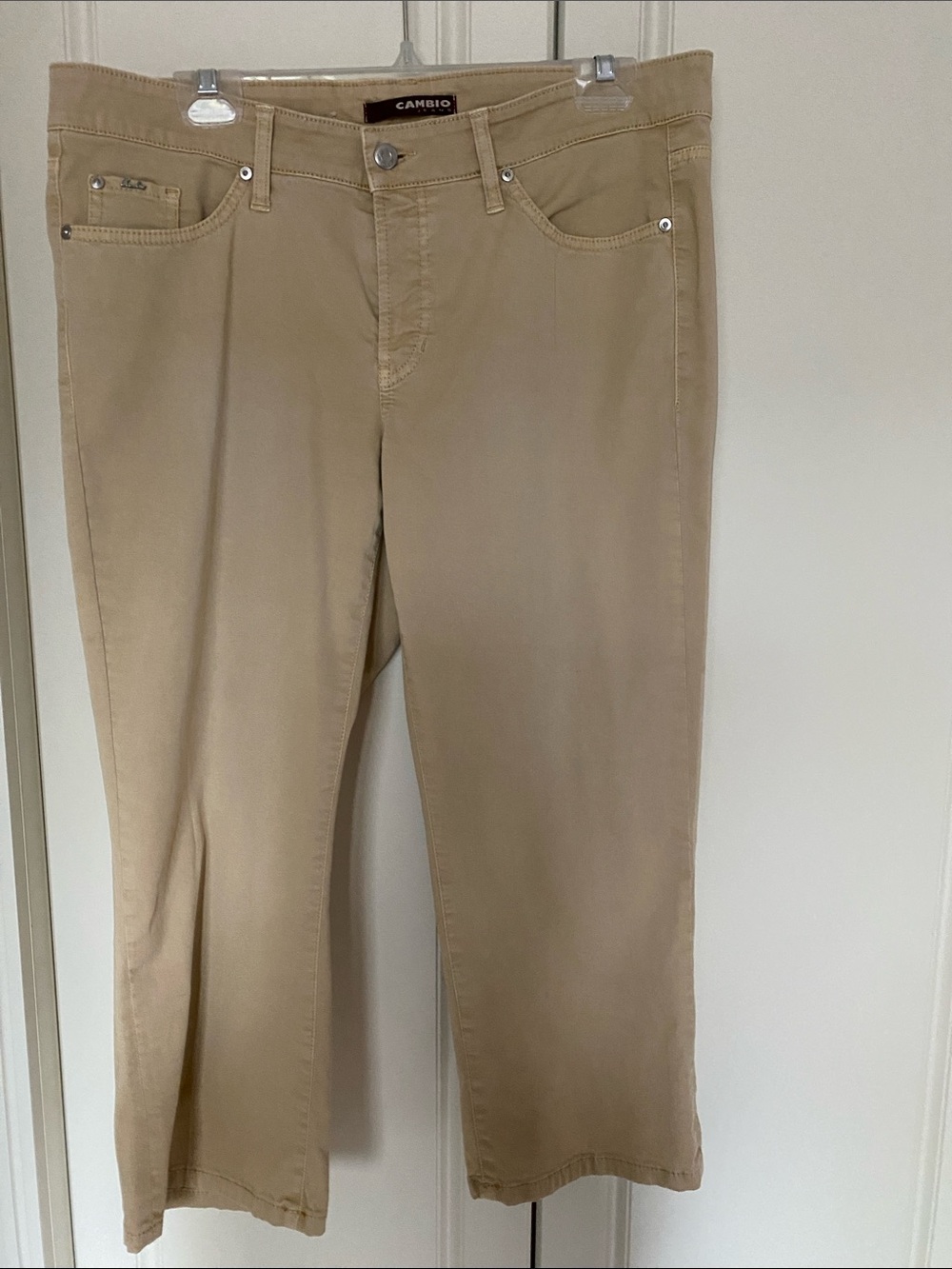 Cambio Jeans Beige Capri Pants with Classic Label